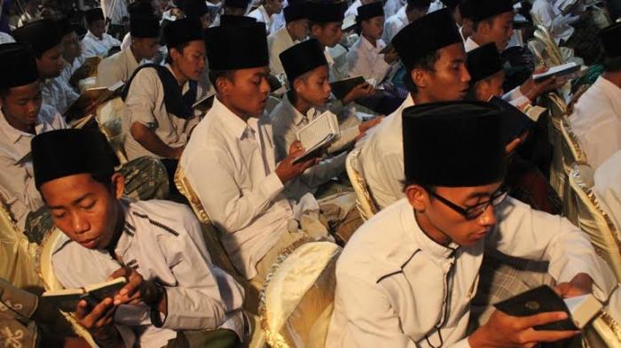 Kegiatan nusantara mengaji di Kabupaten Brebes yang dipusatkan di ponpes Assalafiayah Luwungragi Brebes yang diasuh Rois Syuriah PBNU KH Subhan Makmun, Sabtu (7/5/2016).
