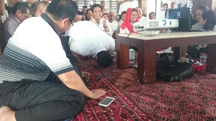 BREAKING NEWS: Hendi Sujud Syukur Setelah Unggul Quick Count dengan 47,80 Persen