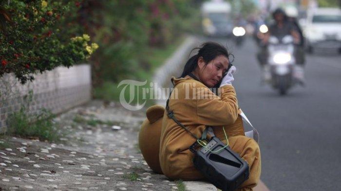 Kisah Pilu Janda Anak Tiga Banting Tulang Jadi Badut Jalanan Cari Biaya Sekolah, Yang Penting Halal