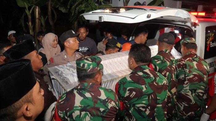 Kapolres dan Dandim Sukoharjo Serahkan Jenazah Korban Kecelakaan Bus di Bantul kepada Pihak Keluarga