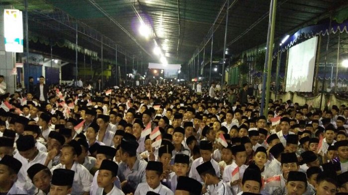 Kapolda Jateng Bangga dan Haru Bersalawat Bersama Ribuan Santri Tegalrejo Magelang