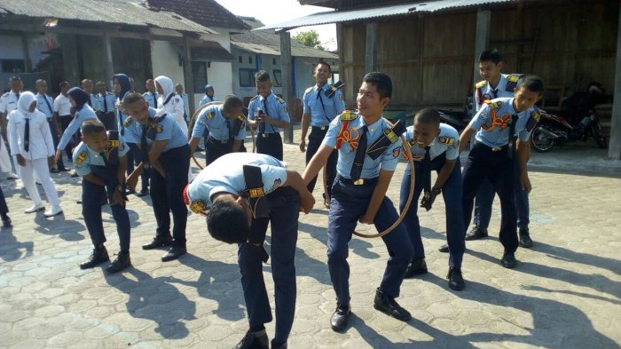 Begini Jadinya Saat Siswa SMK Outbond Bareng TNI di Demak