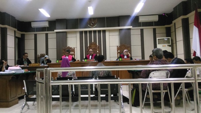 Direktur Rumah Sakit Ini Tenang Dengarkan Jawaban Saksi, Didakwa Korupsi Pengadaan Alkes