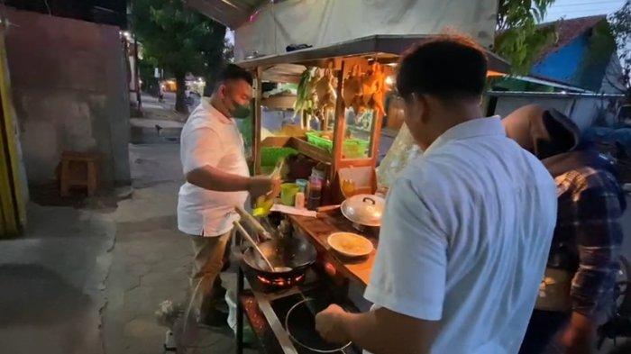 Lezatnya Bakmi Anglo Ayam Kampung di Batang, Dimasak Tradisional dengan  Arang