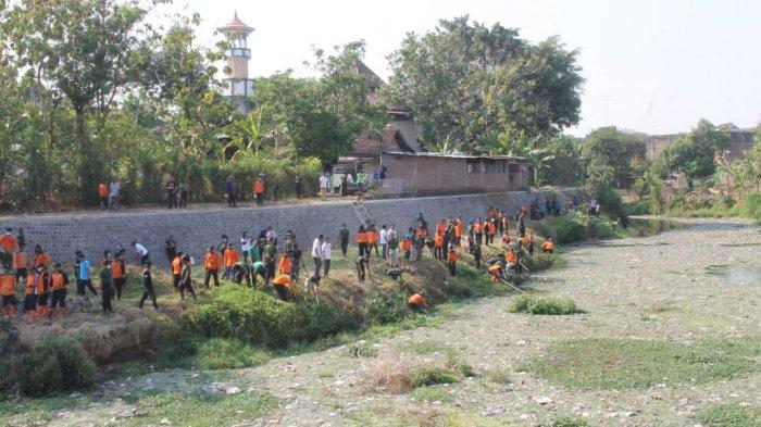 Bertahun-tahun Harjo Hidup Bersama Bau Tak Sedap dari Sungai Garuda Sragen