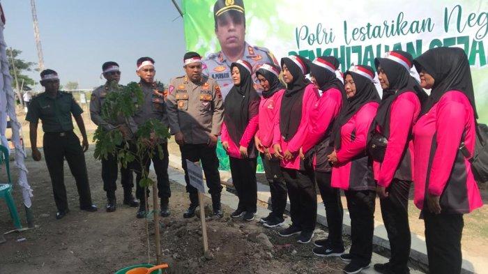 Polres Demak Melakukan Penanaman 1000 Bibit Pohon untuk Mengurangi Polusi Udara