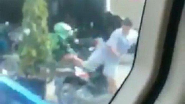 Viral Video Ojol Ditendang Seorang Pria hingga Terjungkal, Polisi: Ada Perselisihan di Jalan