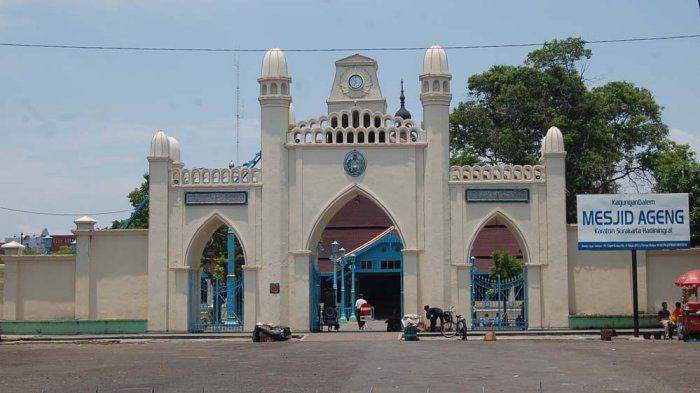 Pengurus Masjid Agung Solo Ajak Warga Melaksanakan Salat Gerhana Bulan