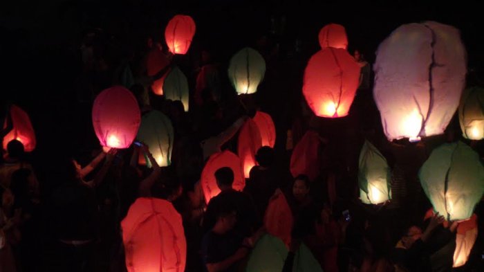 VIDEO Syahdu Pelepasan Lampion Hiasi Langit Agrowisata Salatiga