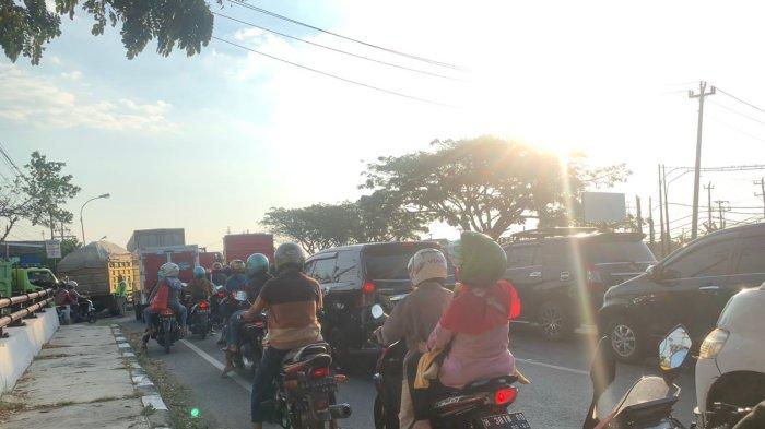 Begini Keluhan Pengendara Saat Menerobos Kemacetan Pantura Semarang Demak