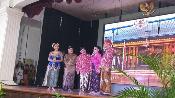 Pemprov Jateng Sosialisasi Program Gerakan Jateng Gayeng Nginceng Wong Meteng melalui Ketoprak