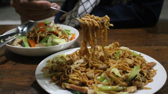 Namanya Mi Lampung, Tapi Ini Asli Semarang Lho! Kedai Ini Padukan Chinese Food dan Masakan Jawa!
