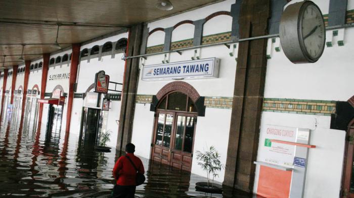 Dua Petugas Loket Stasiun Tawang Semarang Dinonaktifkan