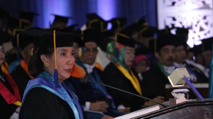 Di Moment Ini, Menteri Susi Pudjiastuti yang Biasanya Garang Menitikkan Air Mata, Suasana Hening