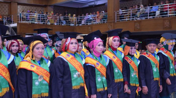 Universitas PGRI Semarang Mewisuda 1.163 Lulusan