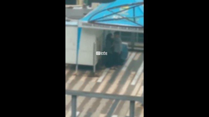 Viral Video 2 Remaja Diduga Mesum di Teras Cihampelas Bandung: Cowoknya Gak Modal