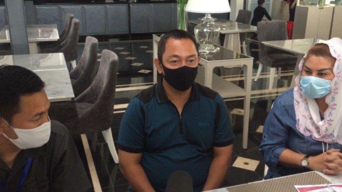 Wali Kota Semarang Hendrar Prihadi (Hendi) didampingi jajarannya memberikan keterangan terkait perpanjangan PKM di kota yang dipimpinnya usai melakukan rapat, Sabtu (6/6/2020). 