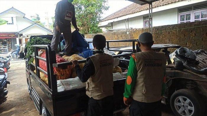 Indahnya Keberagaman, Warga Katolik Kebumen Suplai Sayuran untuk Santri Ponpes terdampak Covid 19