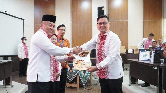 Serahkan 13 SK Pensiun dan 12 SK Kenaikan Pangkat untuk ASN, Ini Pesan Wawalkot Pekalongan