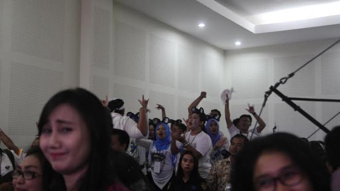 Ini Pendapat Profesor Rustono Tentang Acara Debat Paslon Wali Kota Semarang - yel-pendukung-2_20151124_232907.jpg