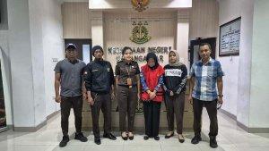 20250620-_-Kusmawati-Tersangka-Korupsi-Pengadaan-Alkes-Dinkes-Karanganyar.jpg