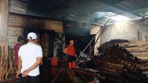20250704-_-Kebakaran-Depot-Kayu-Kabupaten-Pekalongan.jpg