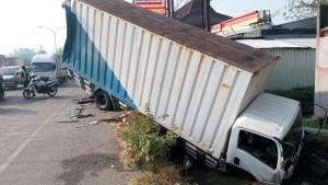 20250804_truk-tercebur-parit.jpg