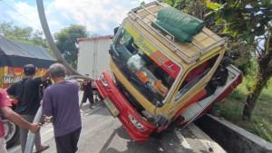 20250909_Kecelakaan-di-JLS-Salatiga_2.jpg