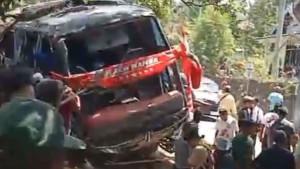 20250914-_-Kecelakaan-Bus-Lereng-Gunung-Bromo.jpg
