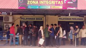20250915-_-Antrean-Pemohon-SKCK-di-Polres-Pekalongan-Kota.jpg