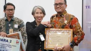 20250915-_-Direktur-RSUD-Kajen-dr-Imam-Prasetyo-Terima-Penghargaan.jpg