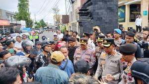 20250915-_-Warga-Geruduk-Polres-Wonosobo-Terkait-Kasus-Kematian-Serda-Rahman.jpg