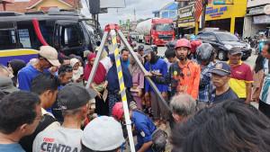 20250917-_-Evakuasi-Pengunjung-Pasar-Sampang-Banyumas.jpg