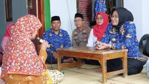 20250917_Bupati-Kebumen-Lilis-Nuryani-berinteraksi-santri-gangguan-jiwa_1.jpg