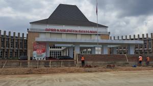 20250917_Suasana-halaman-depan-gedung-DPRD-Banyumas_1.jpg