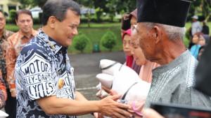20250918_Gubernur-Jateng-Ahmad-Luthfi-serahkan-bantuan-beras_1.jpg