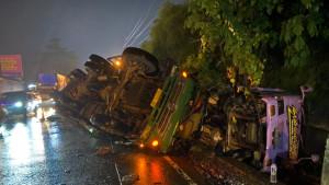 20250918_Truk-Terguling.jpg
