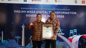 20250918_Wali-Kota-Pekalongan-Achmad-Afzan-Arslan-Djunaid-terima-penghargaan_1.jpg