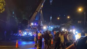20250919_crane-untuk-mengangkat-truk-trailer.jpg