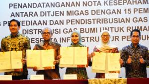 20250920_menunjukkan-MoU.jpg