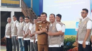 20250922_Gubernur-Jateng-Ahmad-Luthfi-memakaikan-rompi-Champion-Lokal_1.jpg