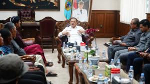 20250924_Bupati-Pati-Sudewo-beraudiensi-dengan-petani-JMPPK_1.jpg