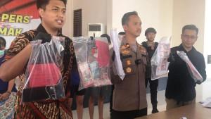 20250926-_-Barang-Bukti-Uang-Palsu-Sitaan-Polres-Demak.jpg