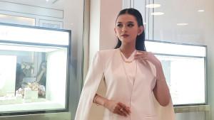 20250926_Model-dari-Goldmart-memaperkan-emas-perhiasan_1.jpg