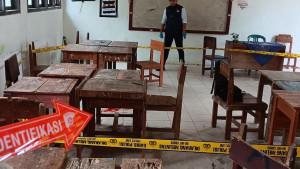 20250929_Polisi-olah-TKP-peristiwa-siswa-SMP.jpg