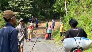 20250929_Warga-Desa-Sepakung-kerja-bakti_1.jpg