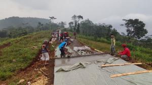 20250930-Jalan-Rusak-di-Temanggung.jpg