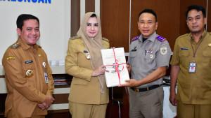 20250930_PENYERAHAN-SERTIFIKAT-ASET-Bupati-Pekalongan-Fadia-Arafiq.jpg