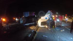 20251001_Sebuah-truk-kontainer-terbalik2.jpg