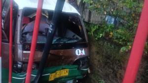 20251002_Truk-tabrak-angkot-dan-ruko.jpg